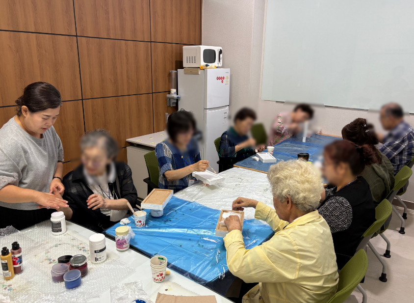 연수구는 오는 3월부터 구민의 치매 예방과 인지기능 유지를 위해 쉼터프로그램과 인지강화교실을 운영한다